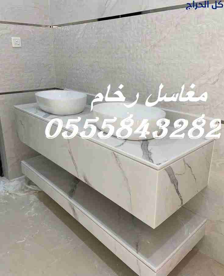 مغاسل رخام أبيض ورمادي – تفصيل فوري